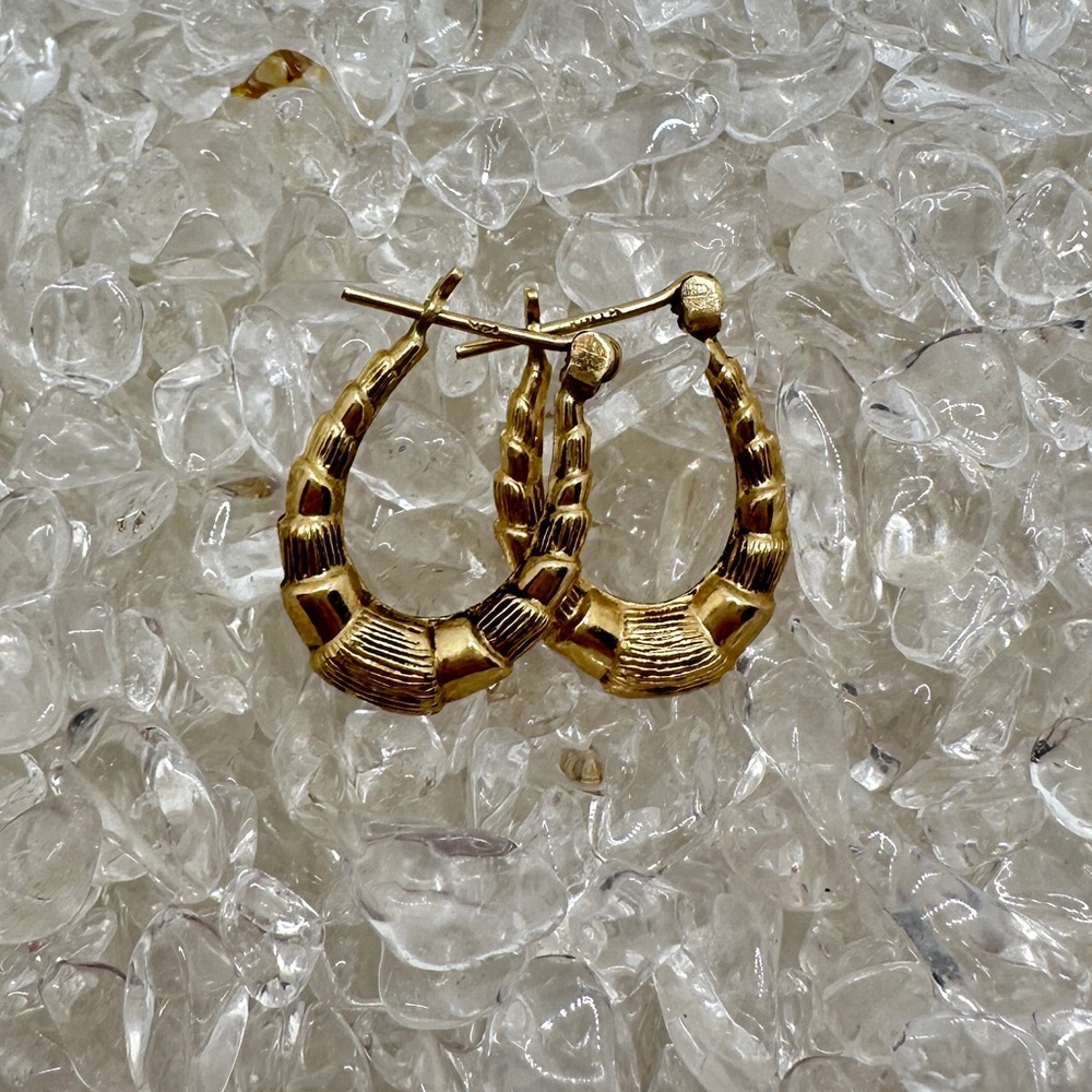 VINTAGE 14k Gold Hoop Earrings petite bamboo